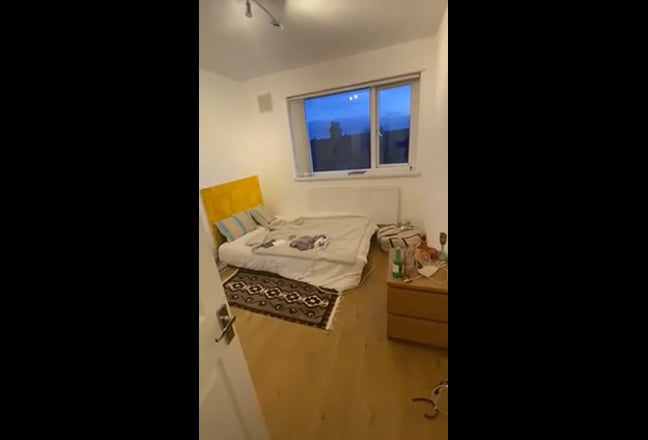 Bright double room 3 mins from station  Main Photo