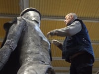 Les colles de Carnaval ultimen les carrosses i comparses