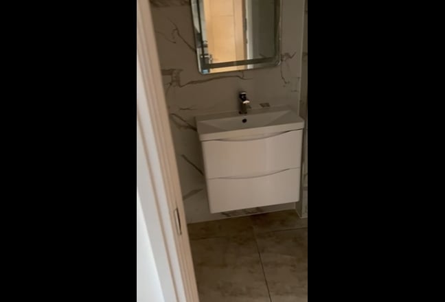 Spacious double with walk in wardrobe space in SE6 Main Photo