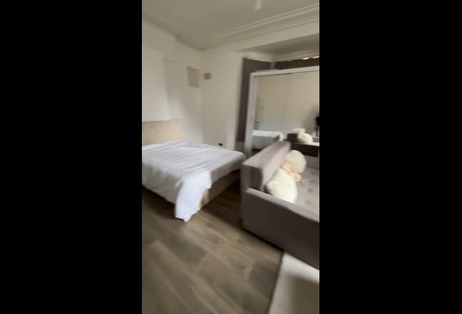 Large Studio Flat Main Photo