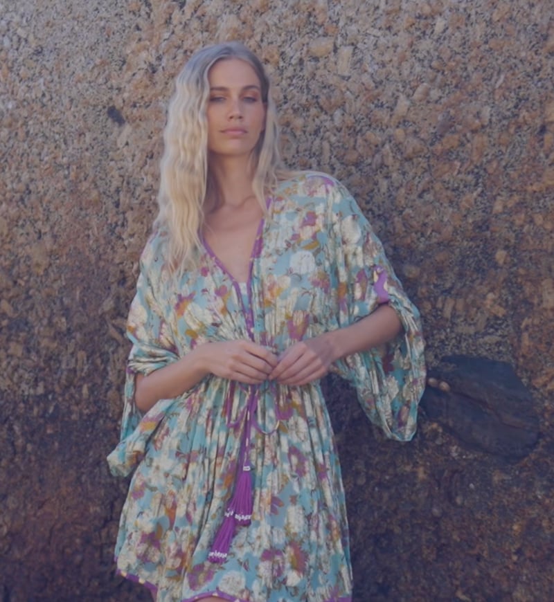 Vidéo: Robe Courte Taylor Aqua