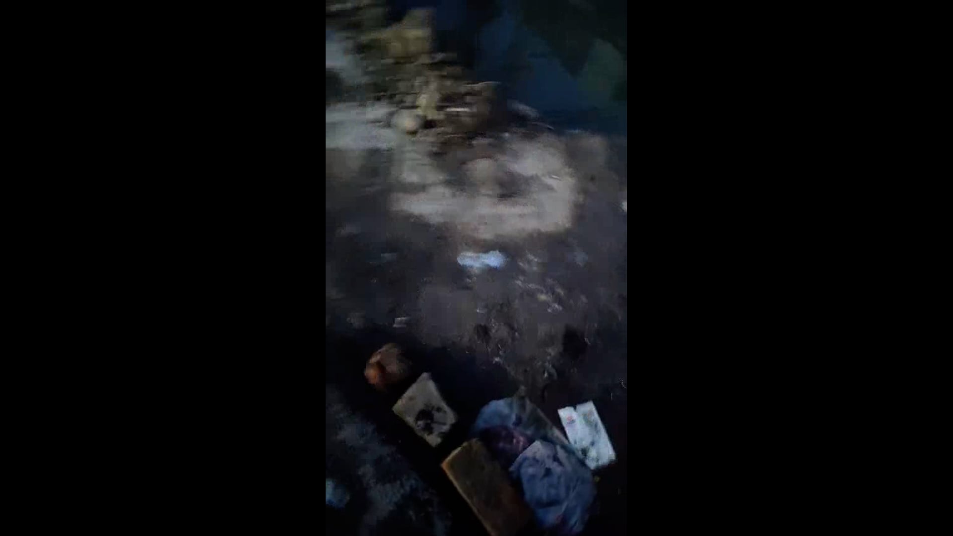 जनपद मुजफ्फरनगर वार्ड नंबर 14 मे एक बड़ा सा गड्डा है जिसमें पानी भरा हुआ है यदि कोई व्यक्ति या बच्चा इसमे गिर जाए तो बड़ी दुर्घटना हो सकती है, ऐसे में नगर पालिका हाथ पर हाथ रखे बैठी है, जबकि इसकी सूचना जेई व वार्ड मेंबर को भी दे दी जा चुकी है,