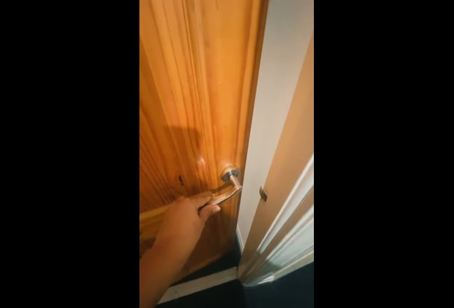 Beautiful Kng-Size Master Room – 6 Min Walk to  Main Photo