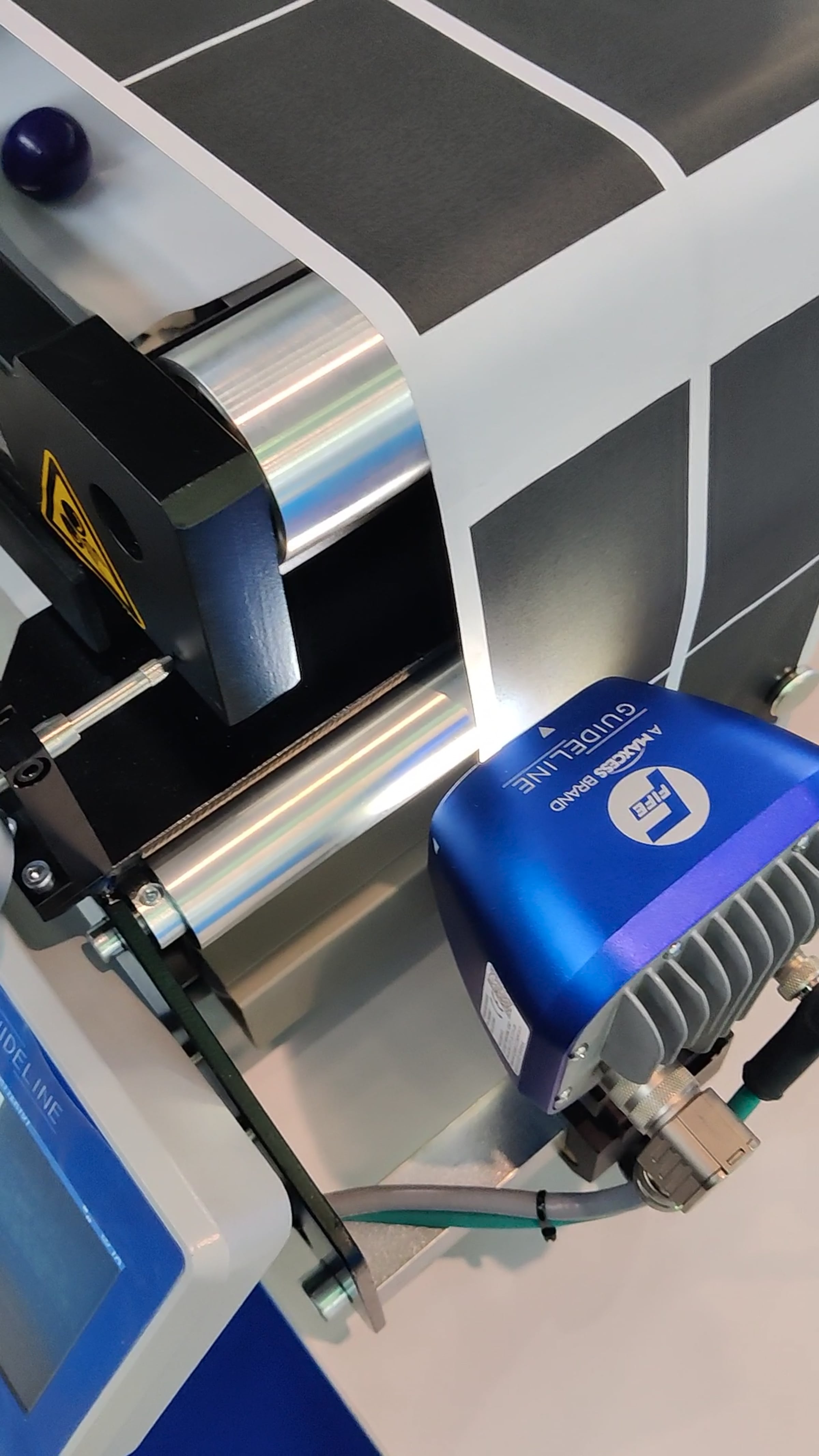 High Precision Fife Guiding with µ-resolution sensor | Videos & Movies ...