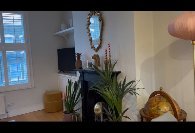 Bright double rm & own bathroom in stylish flat Main Photo