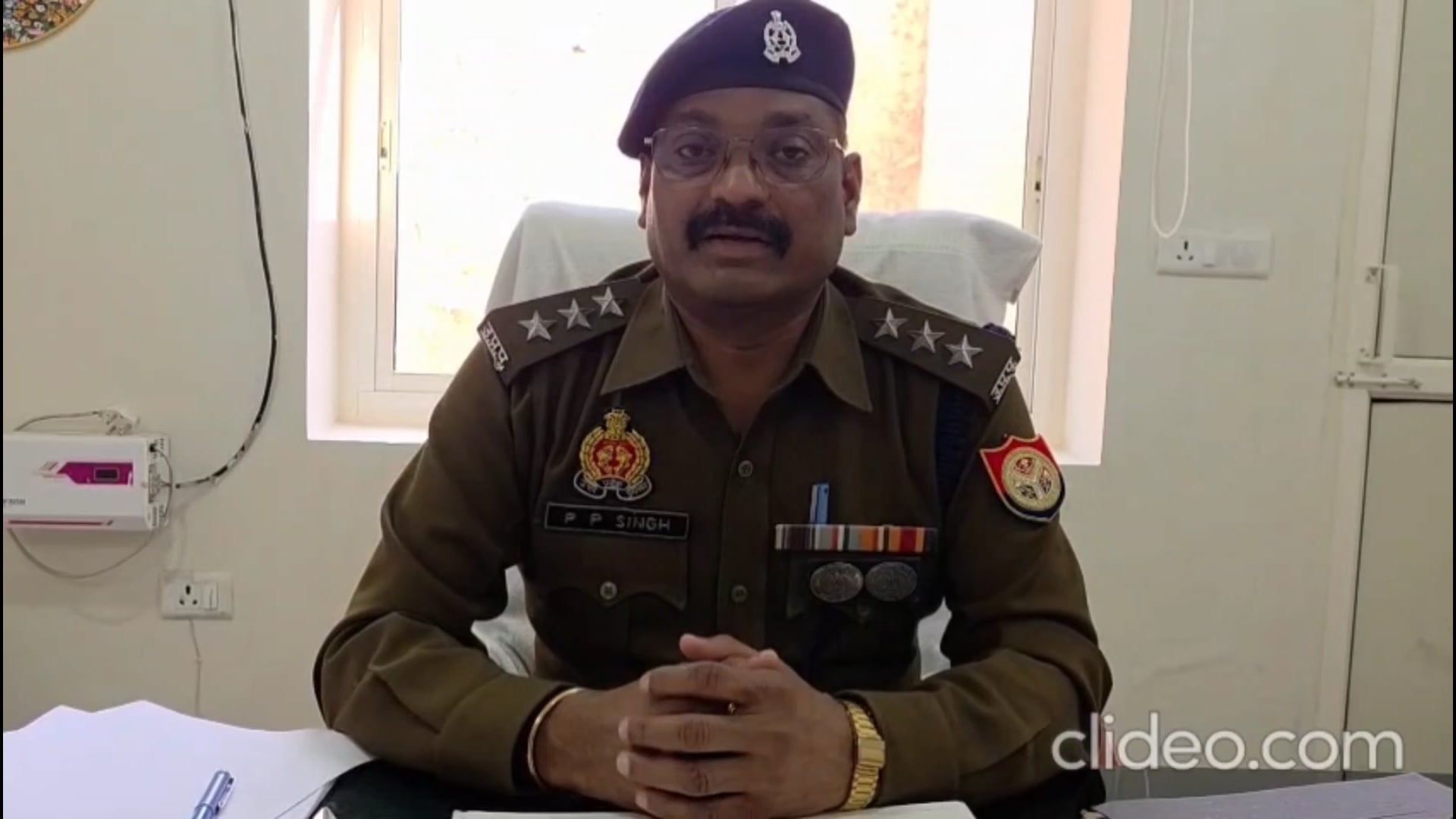 *थाना वृन्दावन पुलिस द्वारा चोरी की घटना का सफल अनावरण करते हुये 04 अभियुक्तगण व 04 महिला अभियुक्ताओं को चोरी के माल 50210 रुपये व सोने के आभूषण सहित गिरफ्तार कर आवश्यक विधिक कार्यवाही किए जाने के सम्बन्ध में क्षेत्राधिकारी सदर मथुरा द्वारा दी गई बाइट*