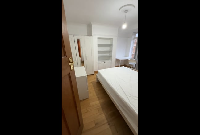 Gorgeous Double with Private Garden! Main Photo