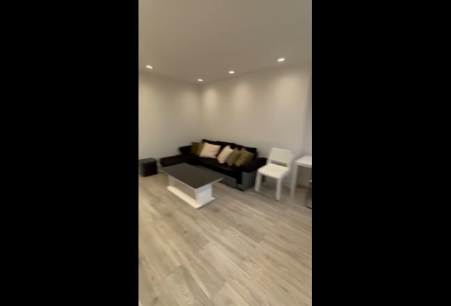 Modern Flat with Balcony in St John’s Wood Main Photo