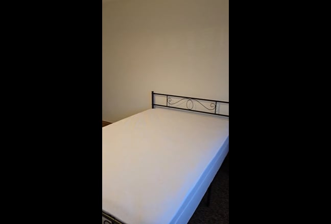 Extra Large Room - No Deposit Main Photo