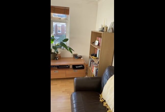 Spacious well-lit, furnished room for rent Main Photo