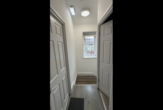 En-suite Room in White City Main Photo