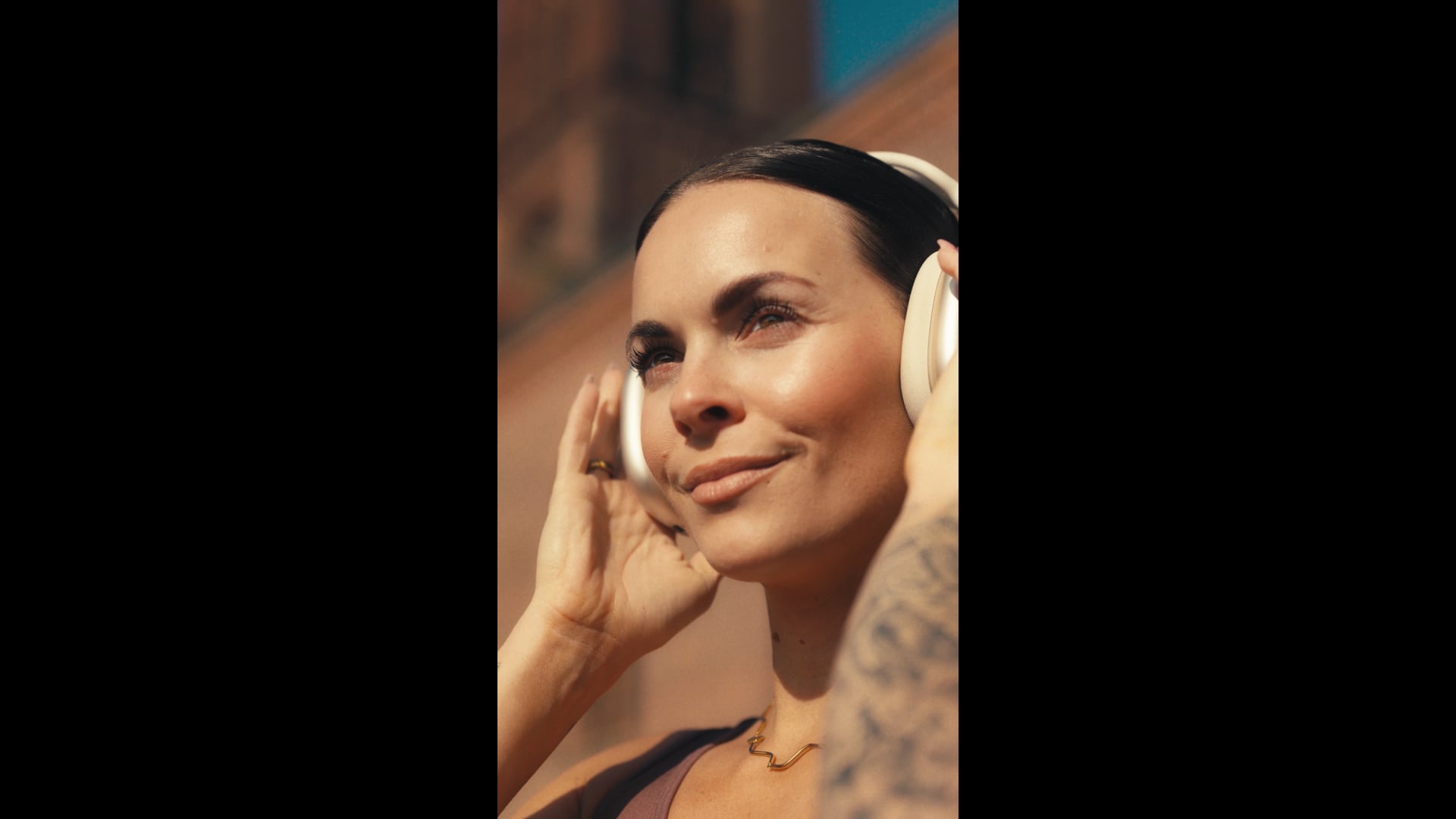 Socials - CALCEDONIA