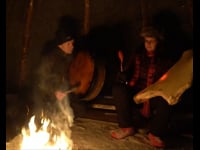 Shamaanirumpu Soi - rummutushetki kodassa