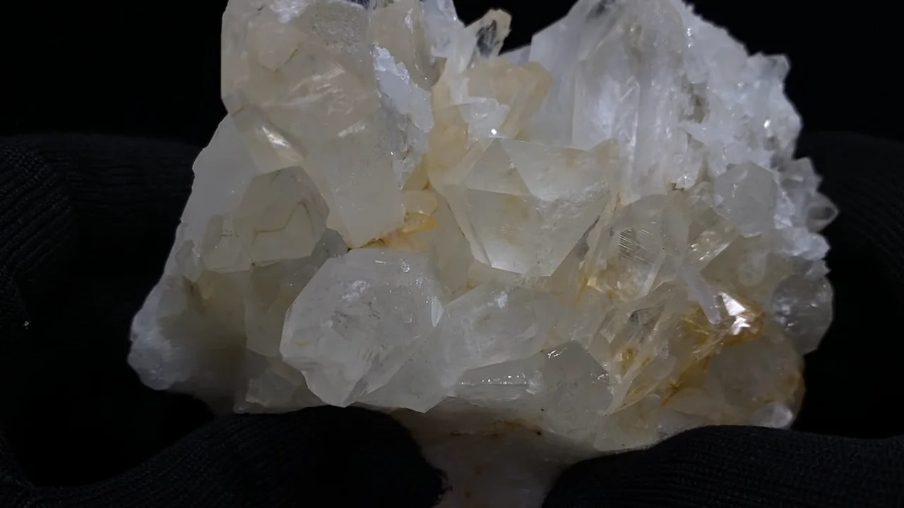 動画】【1点もの】スカルドゥ産ヒマラヤクォーツ クラスター NO.8