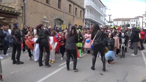 Uns 500 alumnes de l'Empúries participen en la rua escolar de carnaval