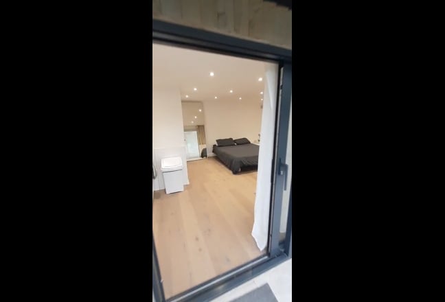 Bright Garden Studio – 10 min to Neasden Station Main Photo