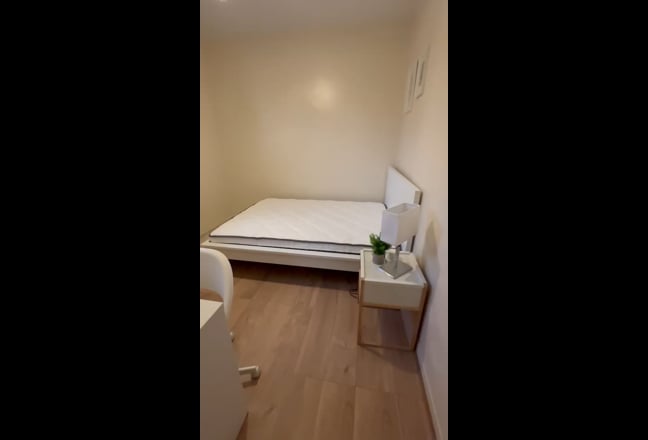 Brand New Refurbed Room! Amazing Location!  Main Photo