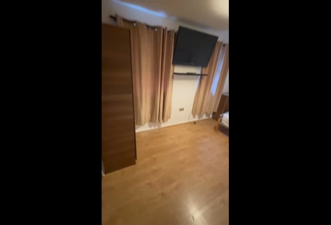 Spacious Double Room - Stratford All Bills inc  Main Photo