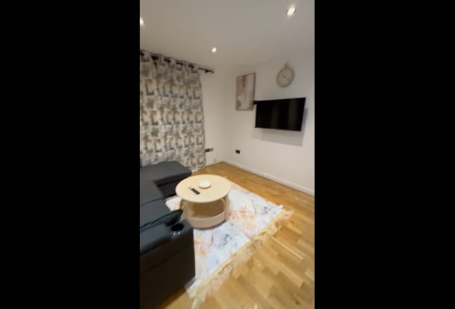 Fully Furnished Airbnb Standard One Bedroom Flat Main Photo