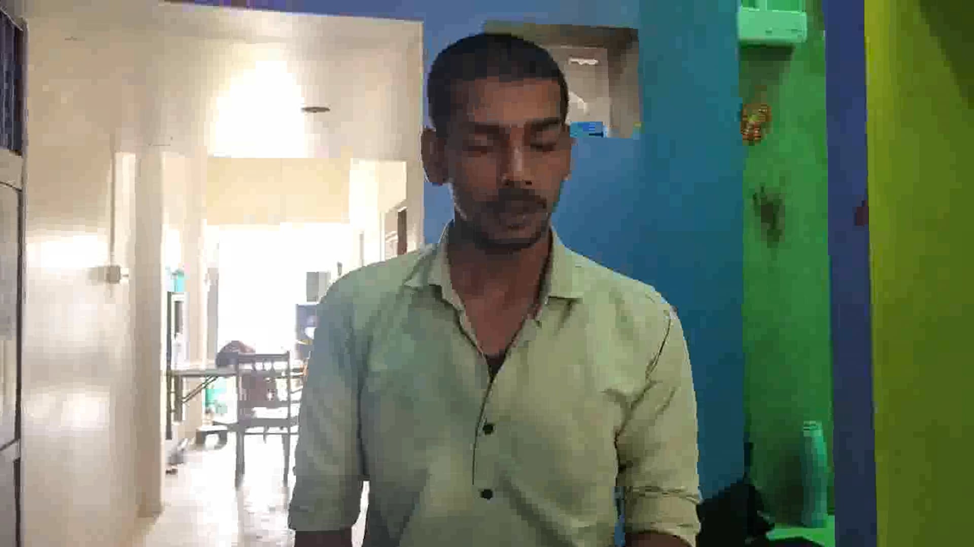 जबरन घर में घुसकर मारपीट करने के मामले में तीन पुलिस पदा० सहित अन्य के खिलाफ पीड़ित ने कोर्ट में दर्ज कराई प्राथमिकी