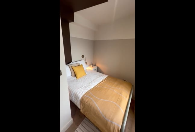 Ensuite - Wimbledon SW20 8LR Main Photo