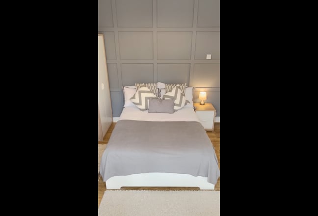 Double Bedroom • Home Office • Near Media City   Main Photo