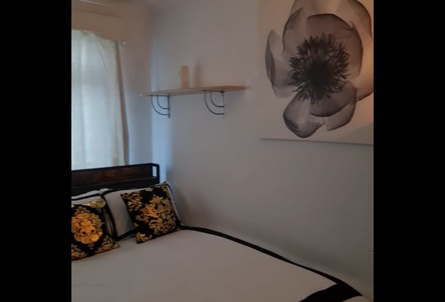  LARGE furnished DOULE Bedroom Main Photo