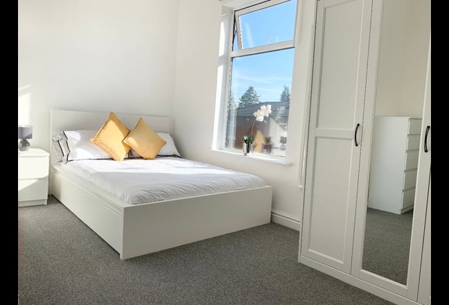 Luxury Dbl Bedroom•Private Ensuite•Home Office Main Photo