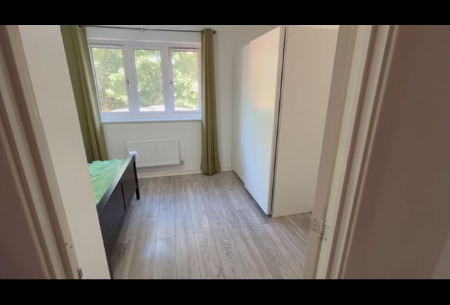 Double Bedroom (Pvt Toilet) near Aldi, Bus & C2C Main Photo