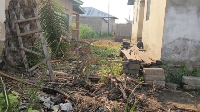 Le lac revient, la maison disparaît