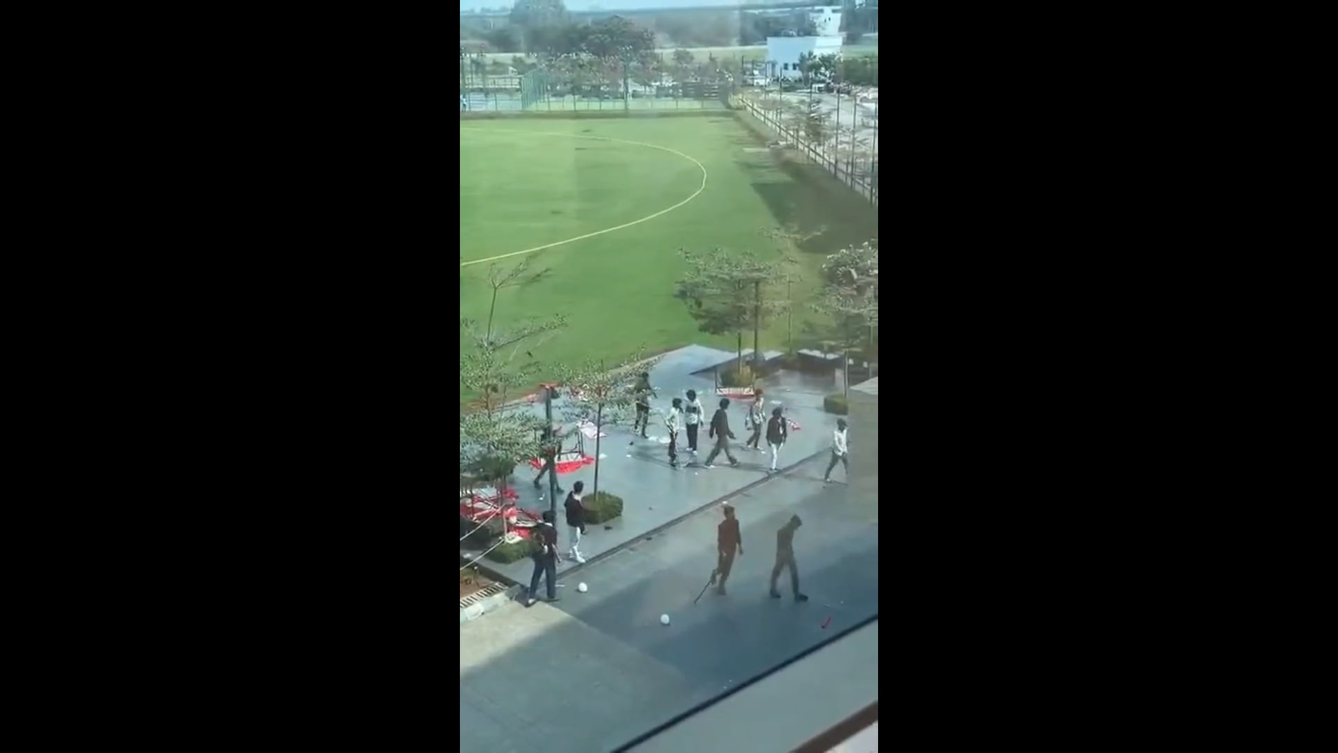 ▶️.......इंदौर, मध्य प्रदेश: नरसी मोंजी कॉलेज में बजरंग दल ने तोड़फोड़ की, DCP ज़ोन 1, कृष्ण लालचंदानी ने कहा, "... कैंपस में वैलेंटाइन डे का प्रोग्राम चल रहा था, तभी एक हिंदू संगठन ने वेन्यू में तोड़फोड़ की। स्टूडेंट्स को उनके पेरेंट्स को सौंप दिया गया, और कॉलेज एडमिनिस्ट्रेशन की कंप्लेंट के अनुसार, आगे एक्शन लिया जाएगा..."*