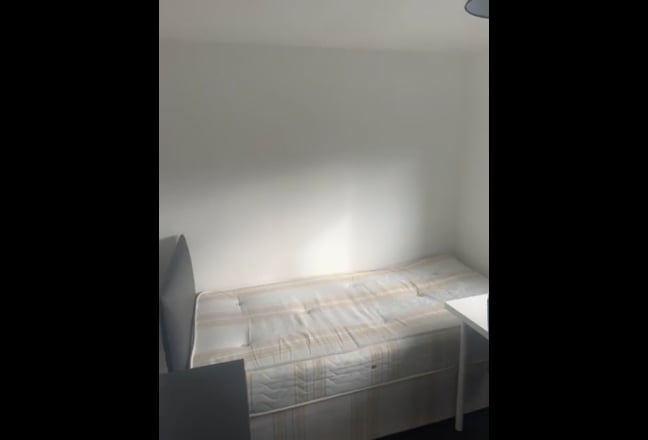 Furnished room available  Main Photo