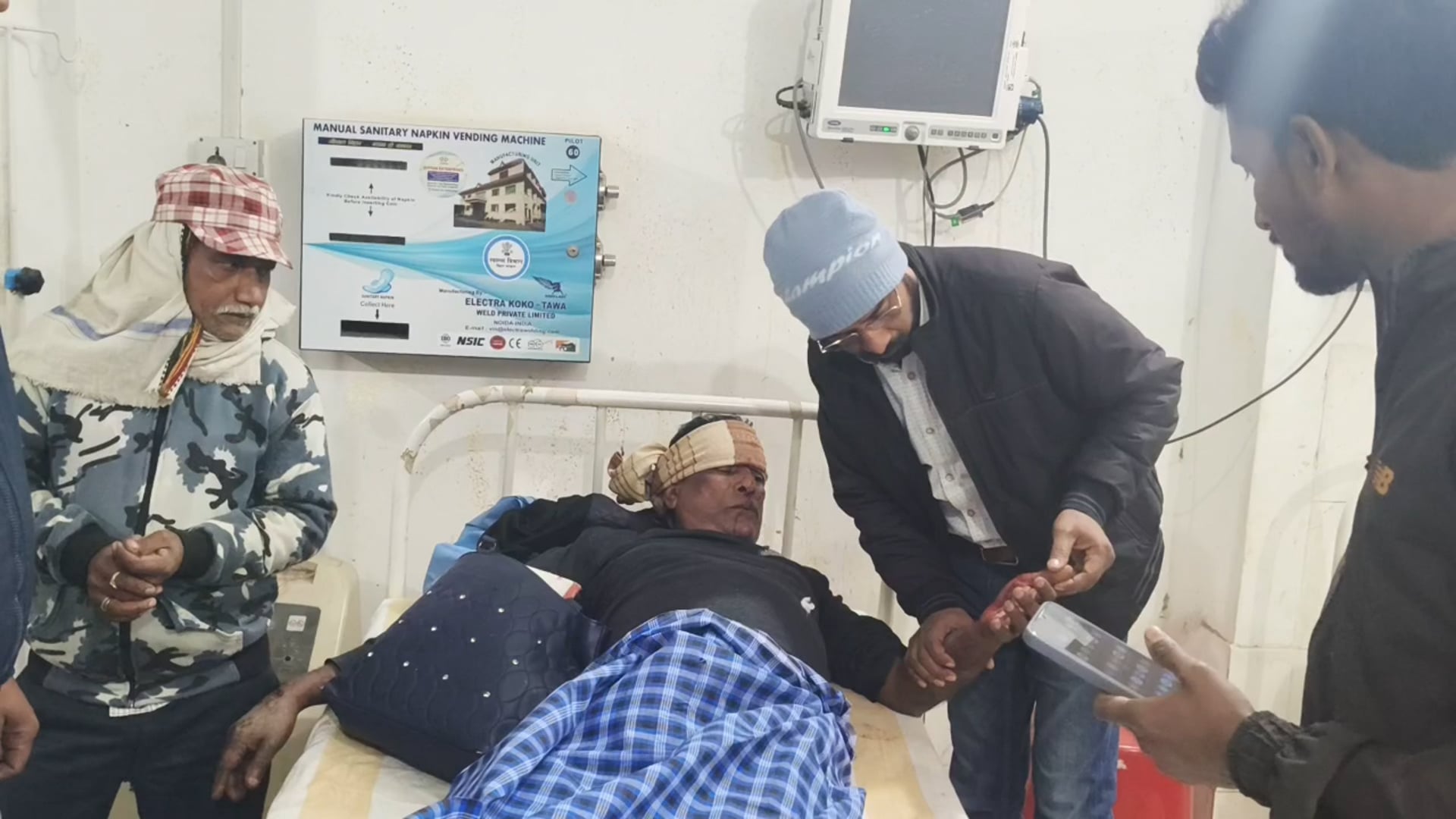 दो बाईकों की टक्कर में महिला समेत तीन घायल, अमरपुर रेफरल अस्पताल में हुआ उपचार।