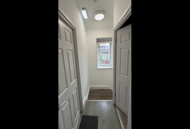 Ensuite Double Bed Room -  White city Main Photo