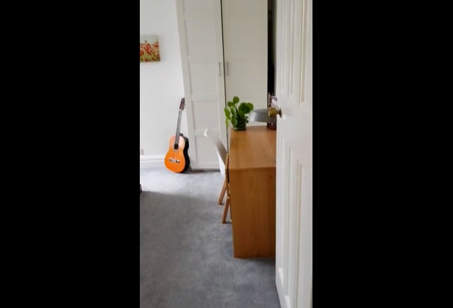 Sunny double bedroom & sunny garden near 7dials Main Photo