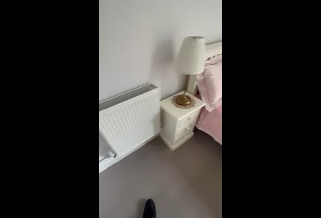 1 room available in 3 bedroom flat Main Photo