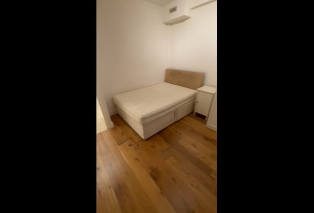 Double room available in Westminster  Main Photo