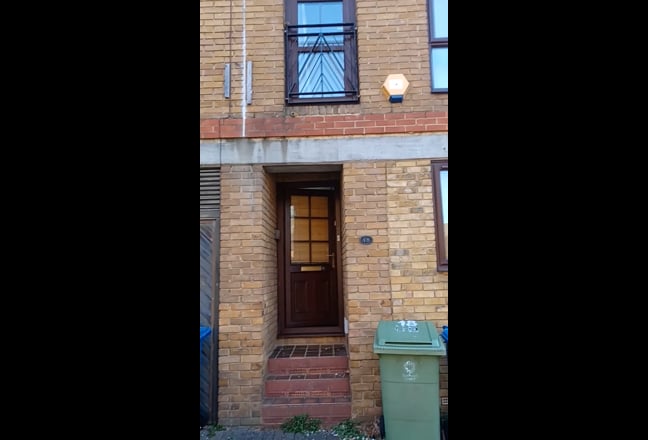 SHORT-TERM Double ensuite near Tube (Rm4) Main Photo