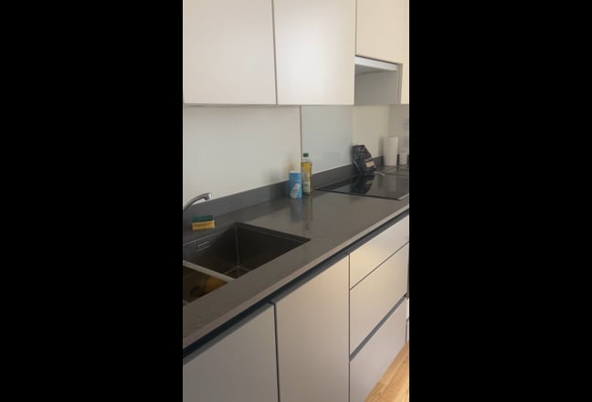 Ensuite in East Village l  Mid March  l Main Photo