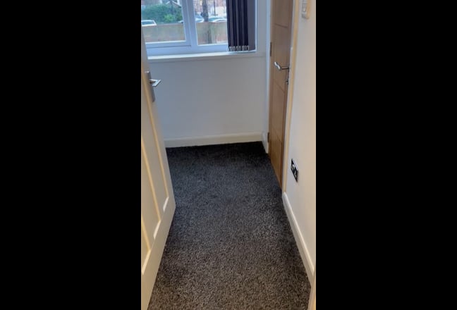 Luxury Studio Flat close to local amenities Main Photo