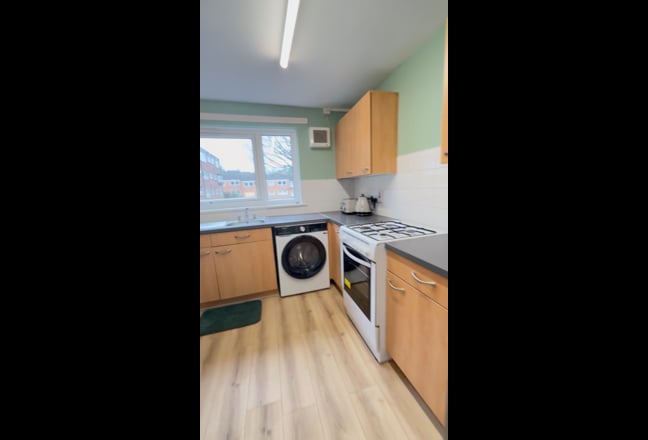 One bedroom available in a shared kitchen and   Main Photo