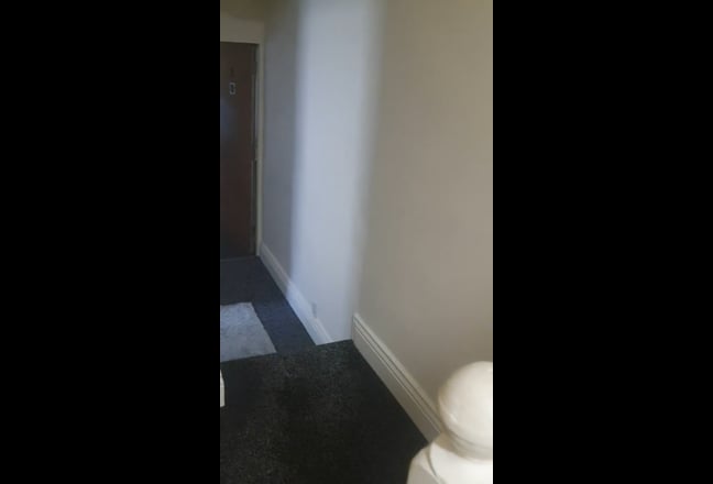 6 bedroom property, 2 bathrooms.  Main Photo