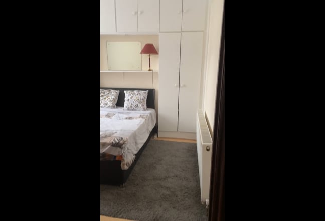 1 large Double room for rent with garden access  Main Photo