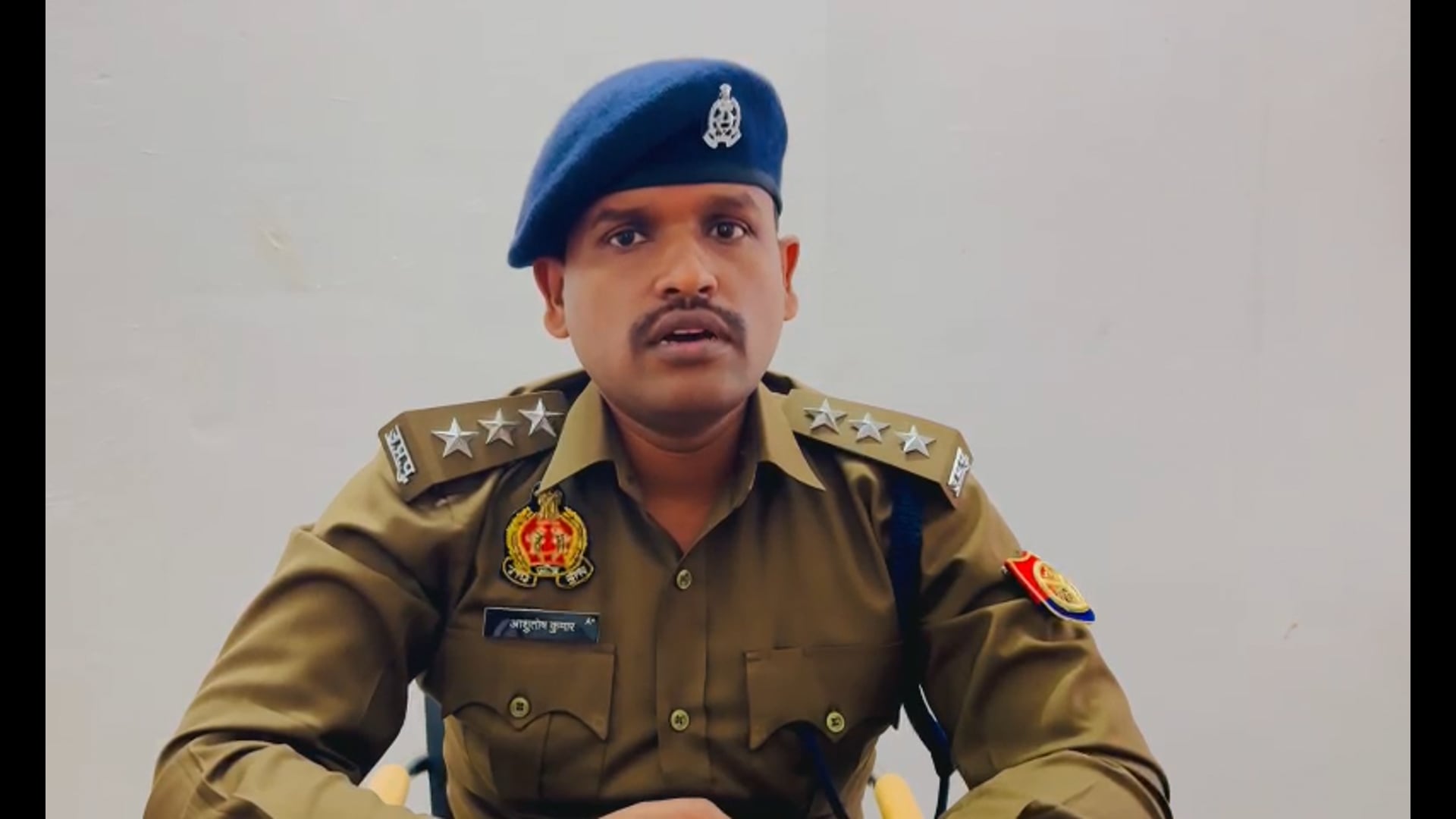 ▶️......थाना कूरेभार क्षेत्रान्तर्गत सेऊर मोड़ के पास तेज रफ्तार पिकअप की टक्कर से बुलेट सवार युवक की मृत्यु हो गयी।आवश्यक विधिक कार्यवाही प्रचलित है। उक्त के सम्बन्ध में क्षेत्राधिकारी वल्दीराय की बाइट* -