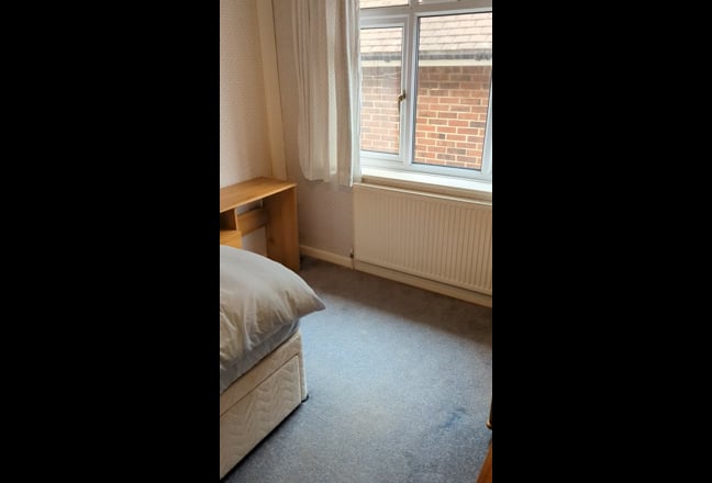 Double Room in Large Detached House Near Amenities Main Photo
