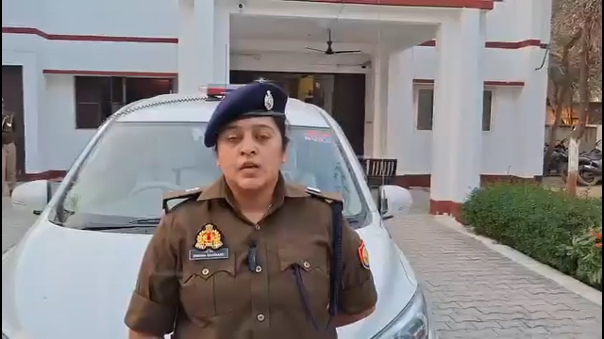 ग्राम खमरिया में पारिवारिक रंजिश में चली गोली, एक की मौत
शाहजहाँपुर। आज दिनांक 15.02.2026 को थाना गढ़िया रंगीन क्षेत्रान्तर्गत ग्राम खमरिया में पारिवारिक आपसी रंजिश के चलते मारपीट हो गई। विवाद के दौरान गोली चलने से एक व्यक्ति की मृत्यु हो गई।