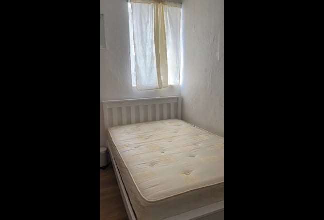 Newly furnished Bedroom available Main Photo