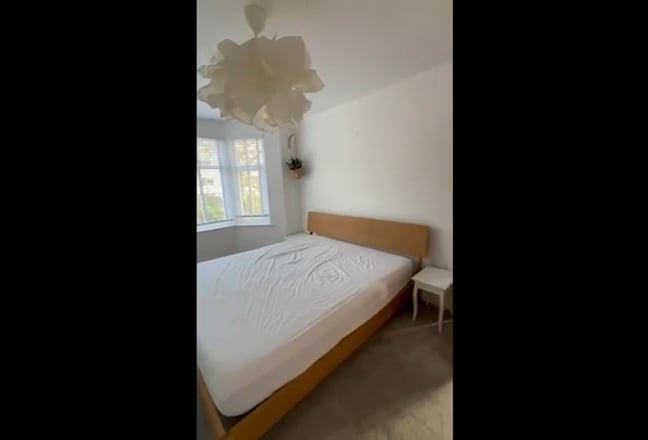 Large room in lovely house- 2 min walk to Hospital Main Photo