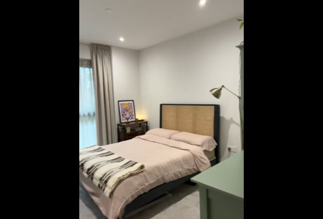 Beautiful, spacious bedroom w/ independent bath Main Photo