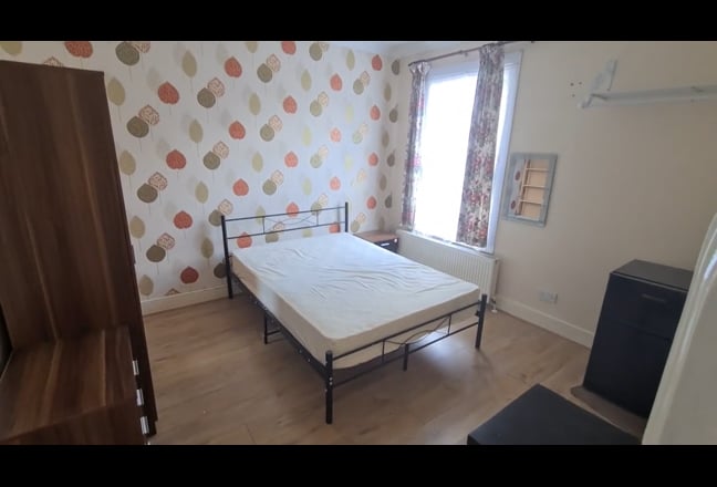 Spacious Double Room - Females Preferred (&pound;600 Pcm Main Photo